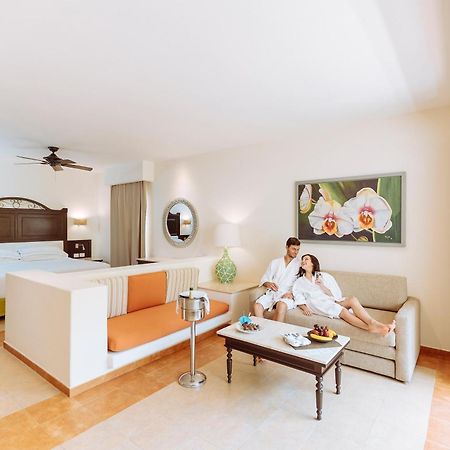 מלון פלאייה דל כרמן Occidental At Xcaret Destination מראה חיצוני תמונה A room at the Iberostar Grand Hotel at Playa del Inglés, Gran Canaria