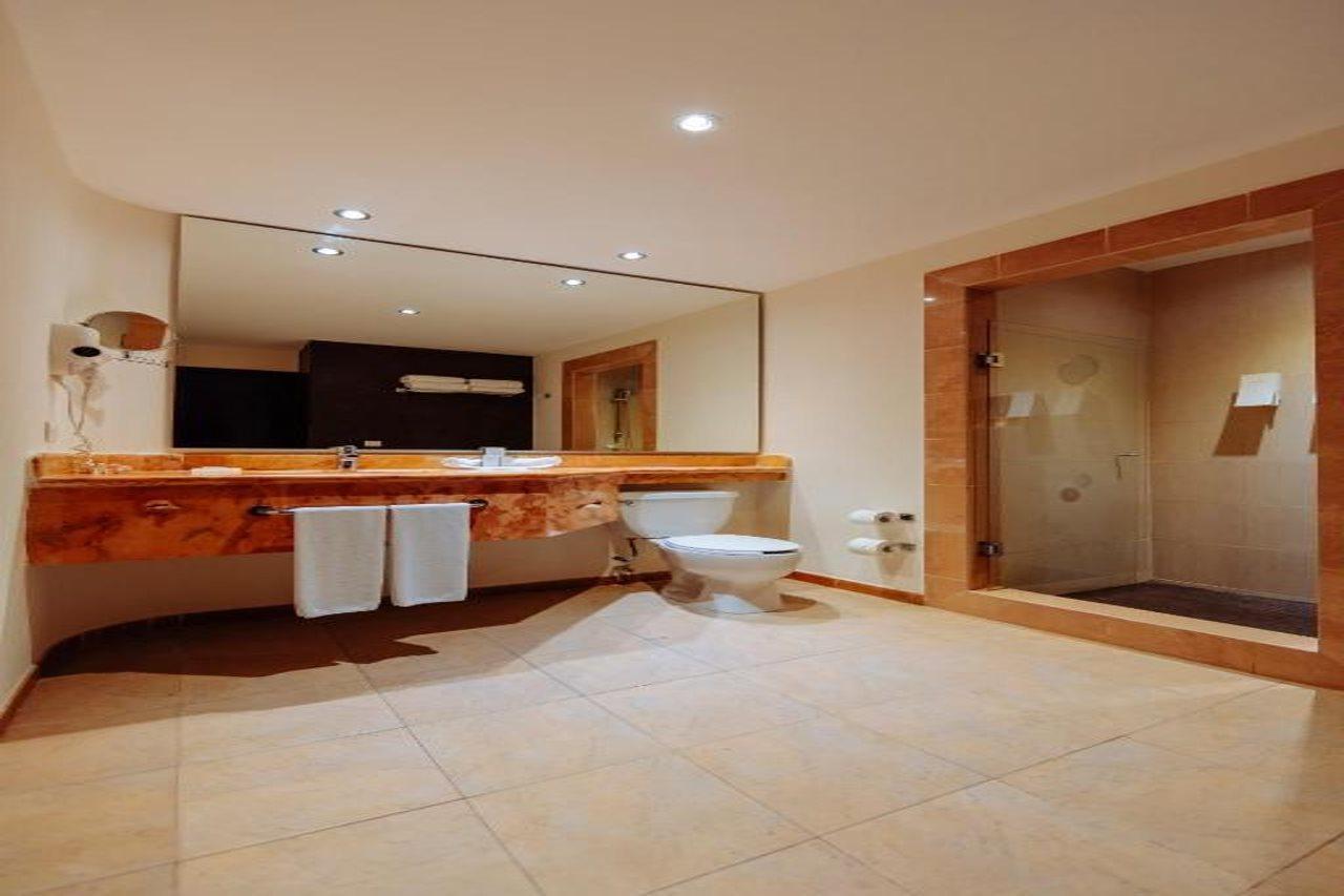 מלון פלאייה דל כרמן Occidental At Xcaret Destination מראה חיצוני תמונה A bathroom