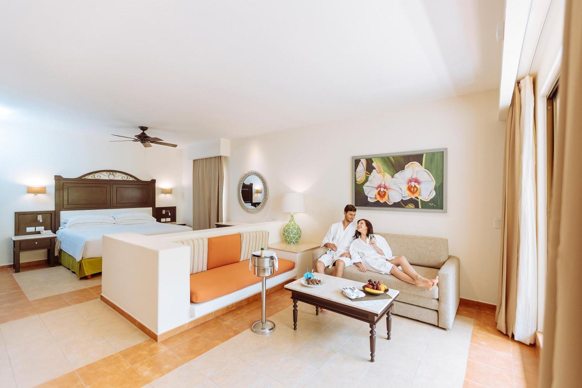 מלון פלאייה דל כרמן Occidental At Xcaret Destination מראה חיצוני תמונה A room at the Iberostar Grand Hotel at Playa del Inglés, Gran Canaria